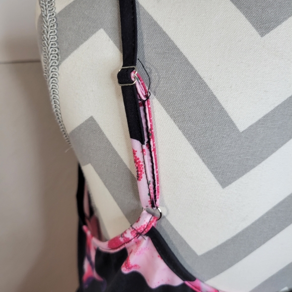 NWT Womans Vote Pretty Spaghetti Strap Floral Dress Size Large - Picture 6 of 10